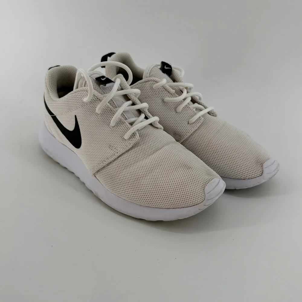 Nike Roshe One SE Casual‎ Sneakers White Black Size 6.5 Athletic Walking Shoes